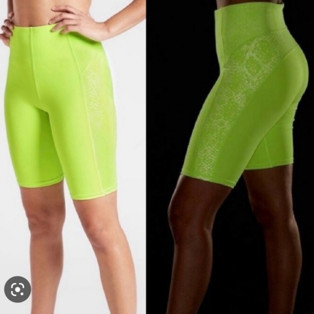 ATHLETA STAY FLY 9" HIGH RISE REFLECTIVE COMPRESSION SNAKESKIN SHORTS SIZE SMALL - Picture 2 of 11